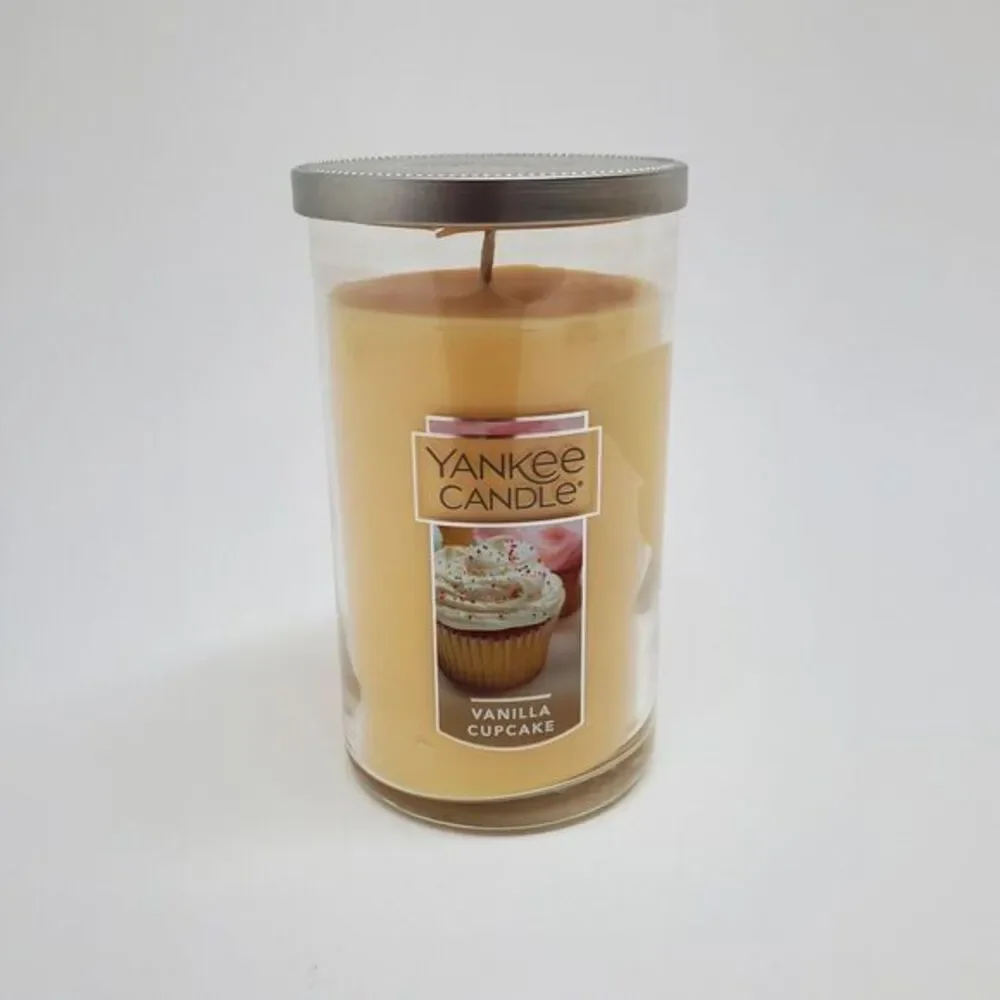 Yankee Candle Vanilla Cupcake 12 oz Scented Tumbler Candle Single Wick with Lid